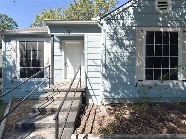 Building Photo - 608 W Lake St