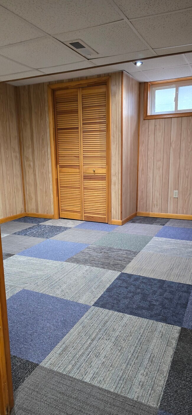 Foto del edificio - 1420 Thompson Ave