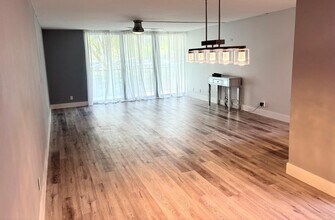 Building Photo - 1301 River Reach Dr