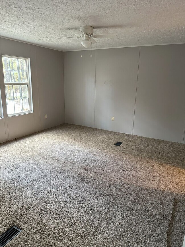 Building Photo - Newly Renovated Mobile Home Rental on the ...