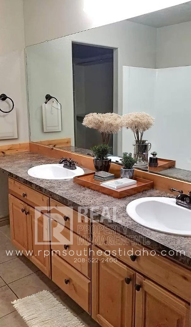 Building Photo - Beautiful 3 Bedroom, 2.5 Bathroom Rock Creek Townhome Home for Rent in Rexburg by Real Property M...