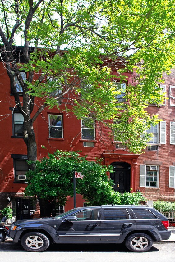 Building Photo - 135 W 15th St