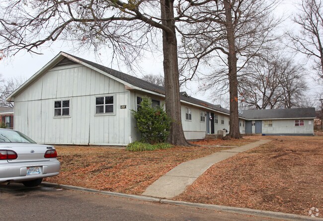 Building Photo - 920 4th Ct W