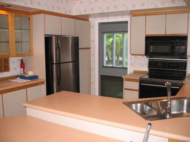 Kitchen - 2585 Longmeadow Dr