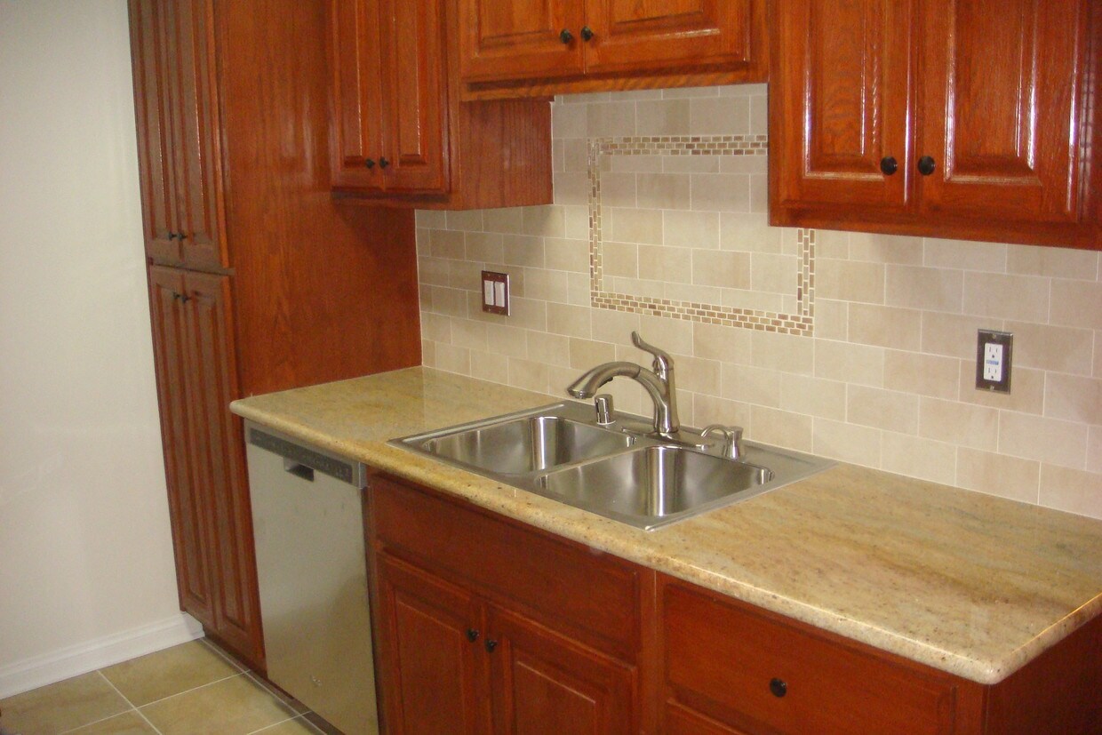 Kitchen - 1650 Livonia Ave