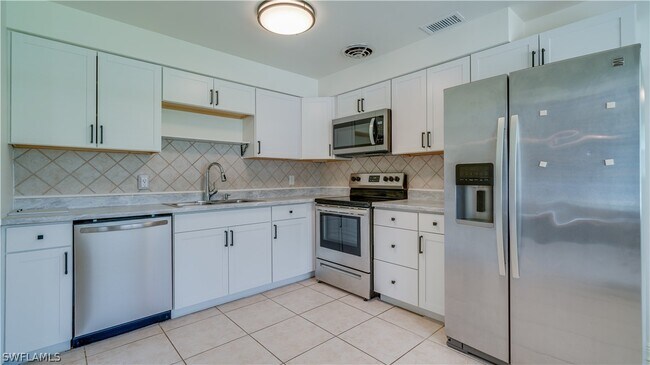 Building Photo - 1740 Sunset Pl