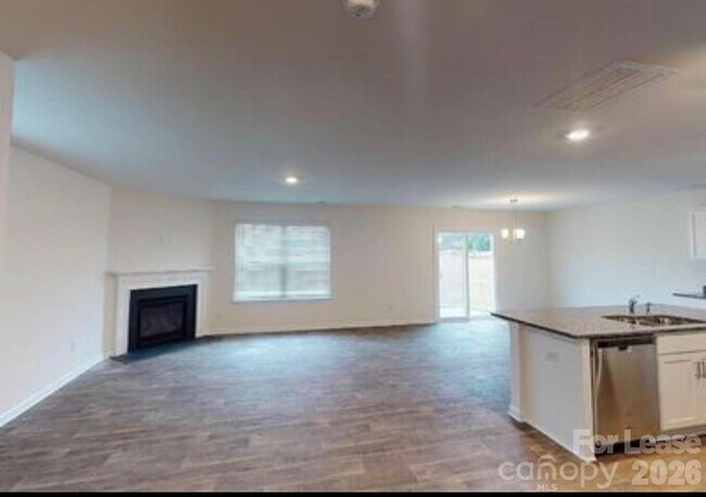 Foto del edificio - 7265 Finnigan Rd
