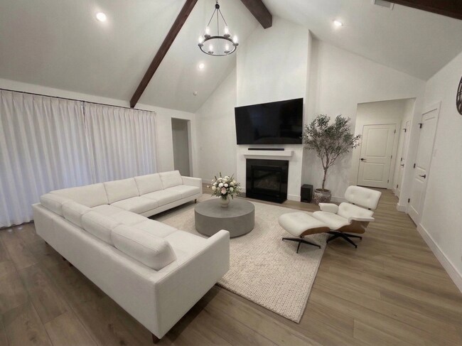 Foto del edificio - 733 Faith Bud Ln