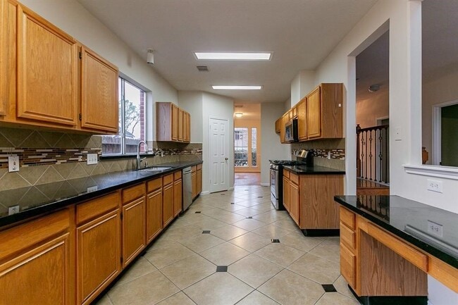 Building Photo - 8315 Mission Estates Dr