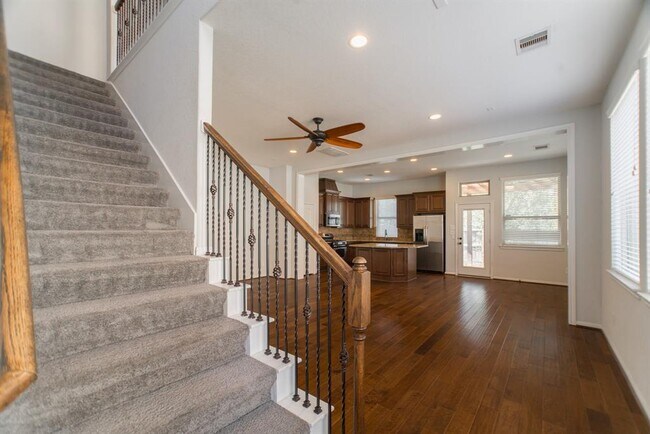 Foto del edificio - 90 Cheswood Manor Drive