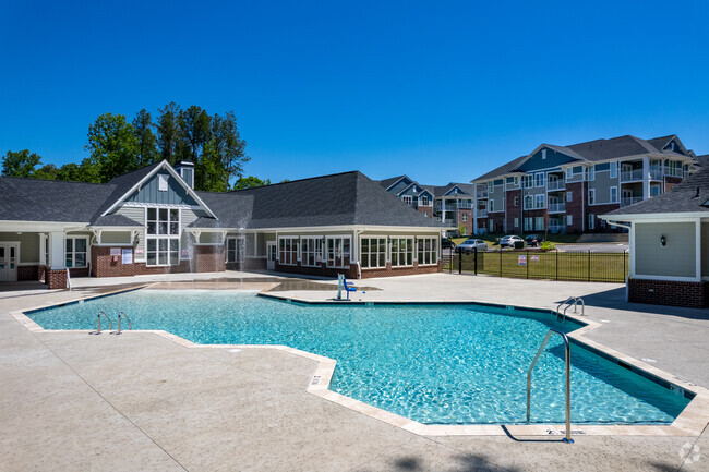 Salt Water Zero Gravity Pool - Palisades at Wake Forest