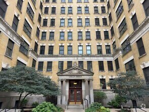 Building Photo - 559 W Surf St