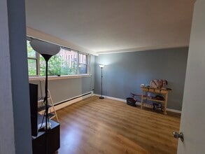 Building Photo - 14 Denbigh Cres