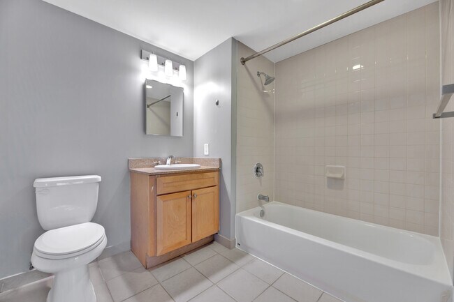 Building Photo - 1150 K St NW