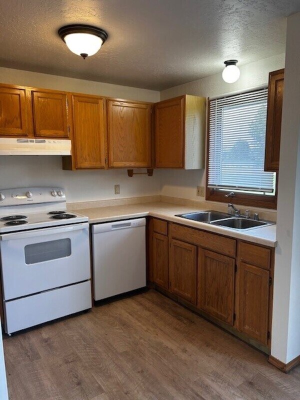 Foto del edificio - 2801-2803 Aquarius Rd