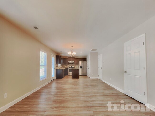 Foto del edificio - 1655 Crestlawn Tl