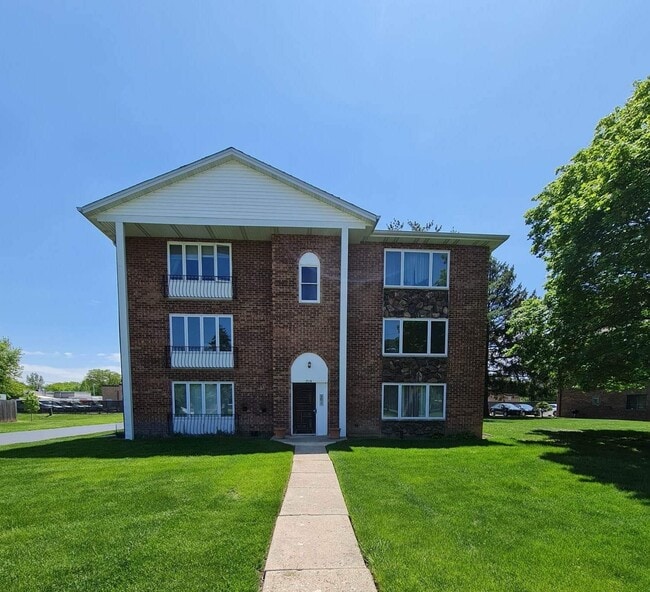 Building Photo - 215 E Naperville Rd