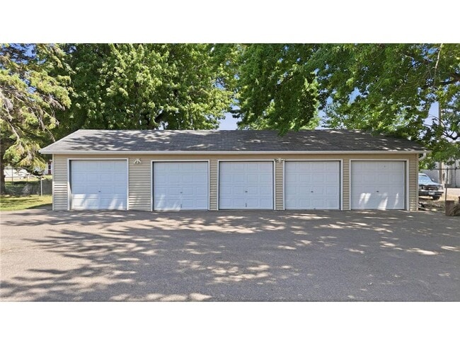 Building Photo - 3485 Lester Ave
