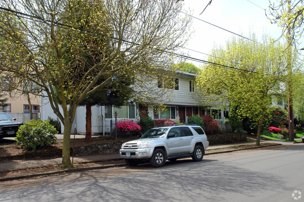 Primary Photo - 1434-1442 NE Hancock St