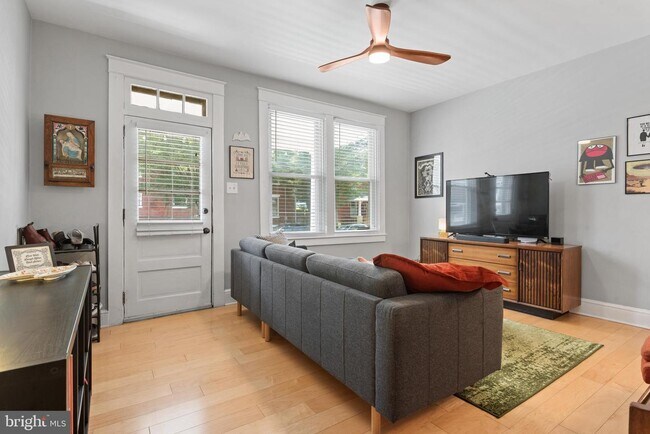 Foto del edificio - 153 E Ross St