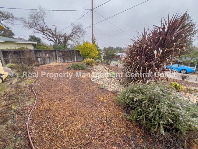 Building Photo - LEASE PENDING - Nice Home in Atascadero - ...