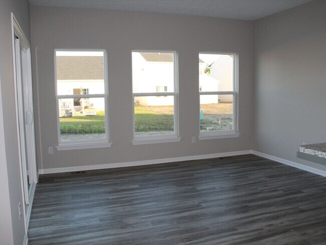 Building Photo - 3 Bedroom Single Family Home in North Ridg...