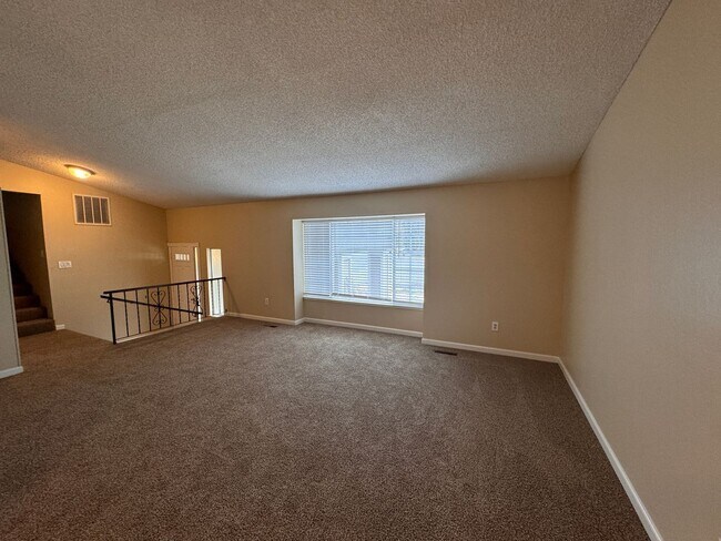 Foto del edificio - 1230 Junction Dr