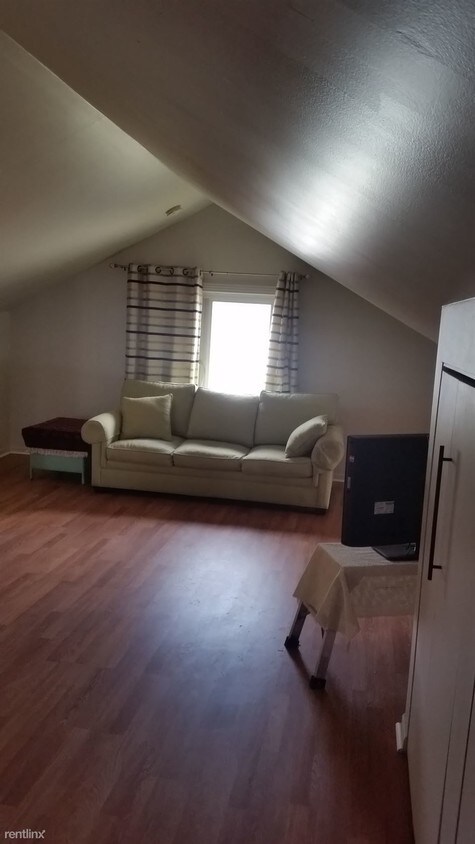 Foto principal - 18507 E 12 Mile Rd