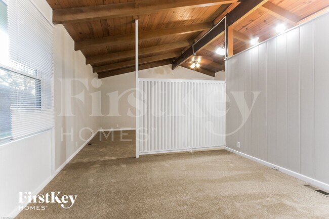 Foto del edificio - 4913 Victoria Rd