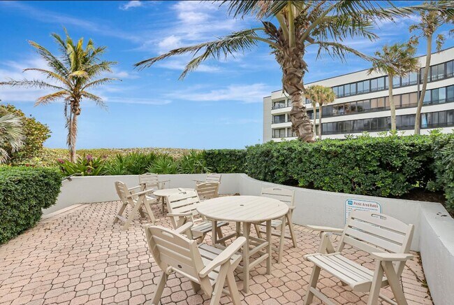 Foto del edificio - 1357 NE Ocean Blvd