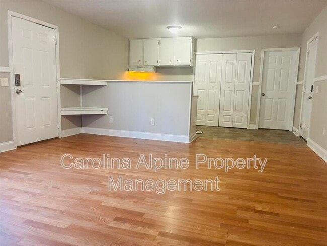 Building Photo - 807 Shaver St