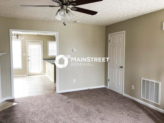 Building Photo - 3 Bedroom Pet-Friendly Home in Louisville, KY with Main Street Renewal
