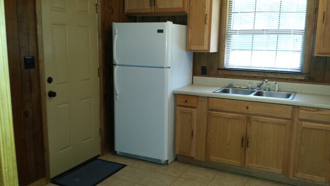 Building Photo - 6822 Larriet Ln