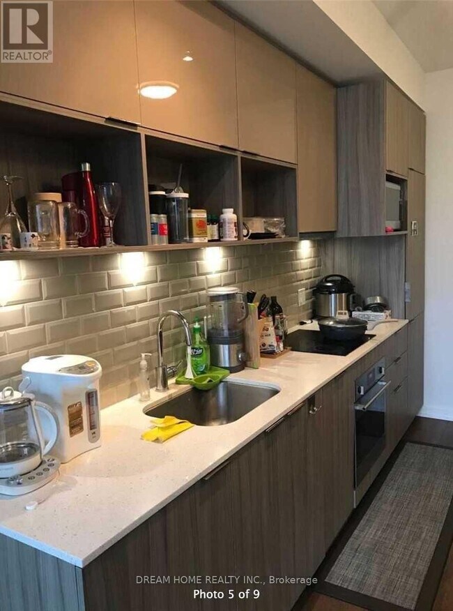 Building Photo - 52 Forest Manor Rd