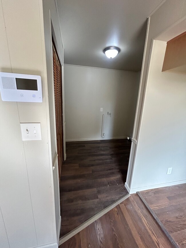 Foto del edificio - 2138 N Center Rd