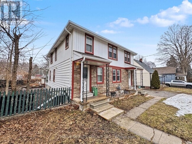 Building Photo - 136 Walnut St