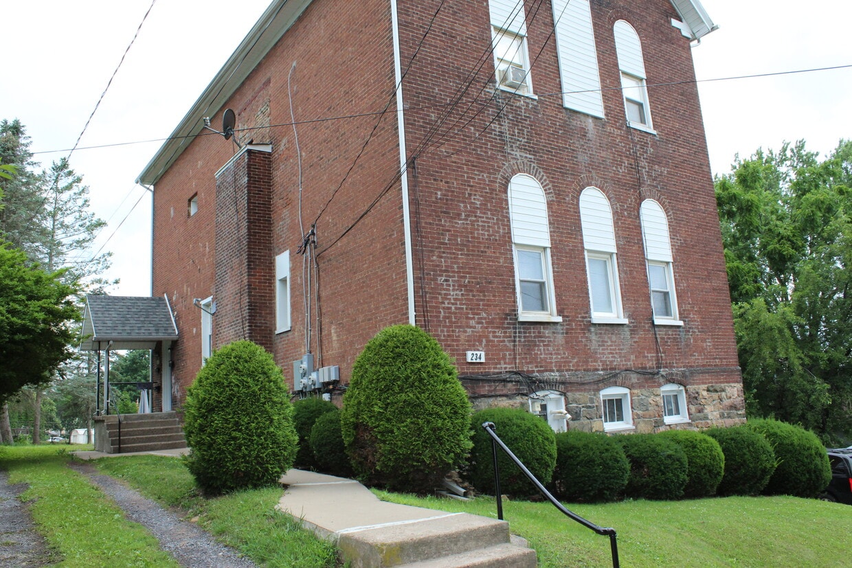 Apartment building - 234 S Maynard St