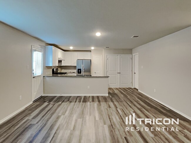 Building Photo - 6526 Beehive Drive San Antonio TX