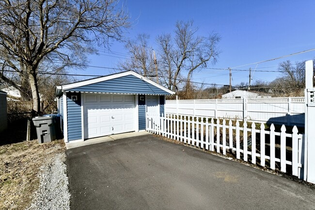 Building Photo - 6186 Evanston Ave