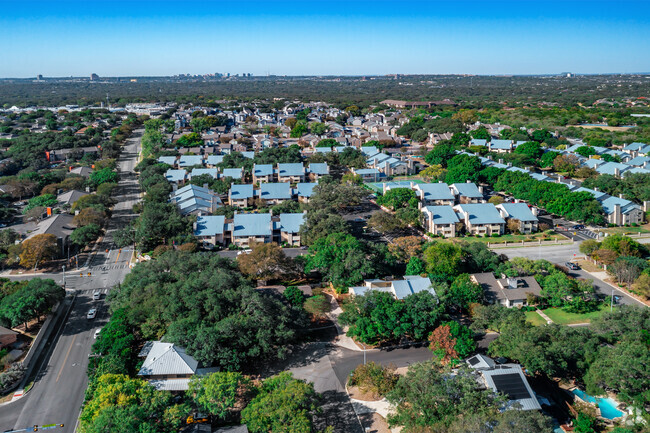 Building Photo - Devonshire Condominiums