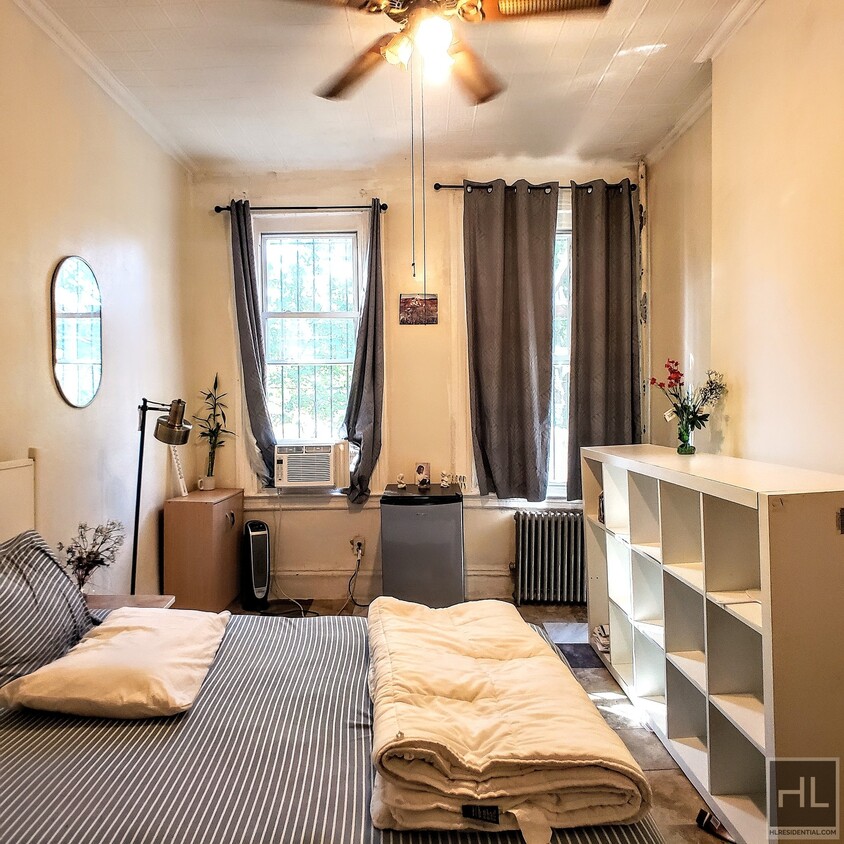 Foto principal - 2 BEDROOM IN BROOKLYN WITH BACKYARD!!