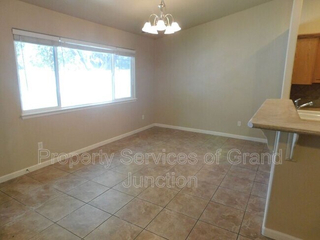Foto del edificio - 3006 Oakwood Dr