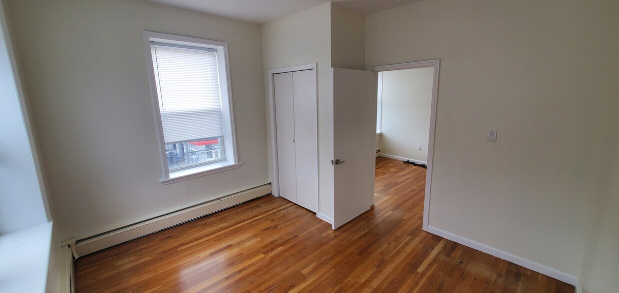 Building Photo - 1058 Avenue C