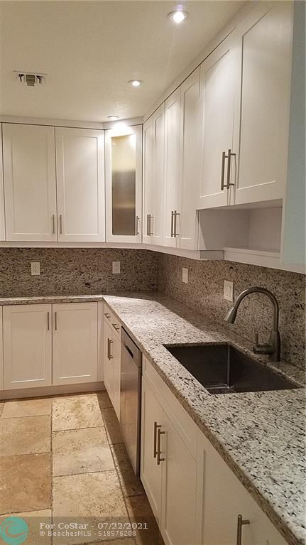 Foto del edificio - 2250 NE 66th St