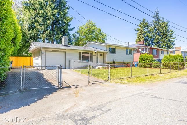 Foto del edificio - 4 br, 1 bath House - 15045 R 30Th Avenue S