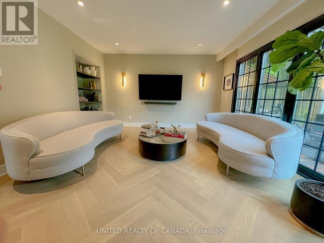 Building Photo - 178 Three Valleys Dr