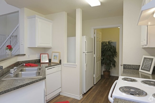 2HAB, 2BA - 1038SF - COCINA - Treymore at McKinney