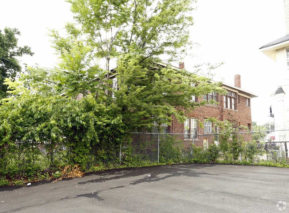 Foto del edificio - 1358 Monroe Ave