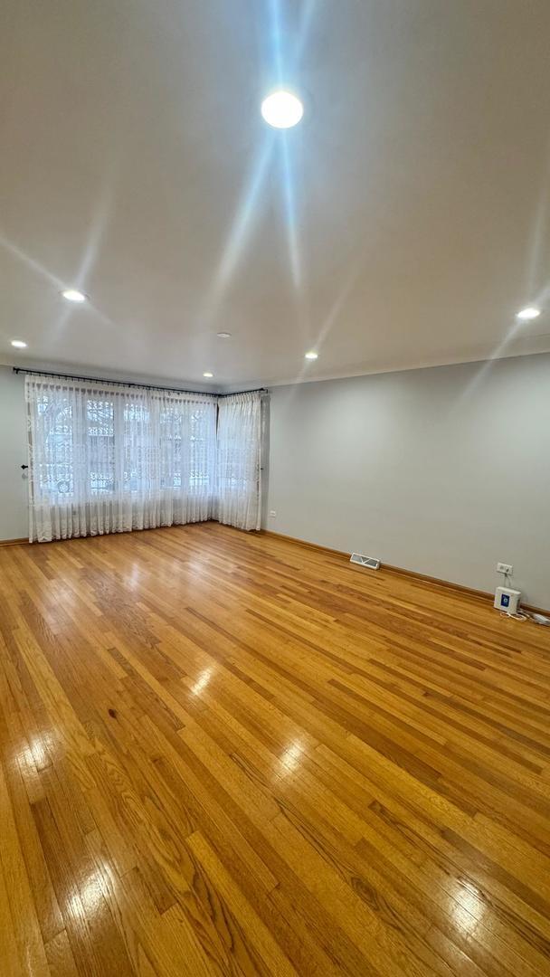 Foto del edificio - 5323 S Narragansett Ave