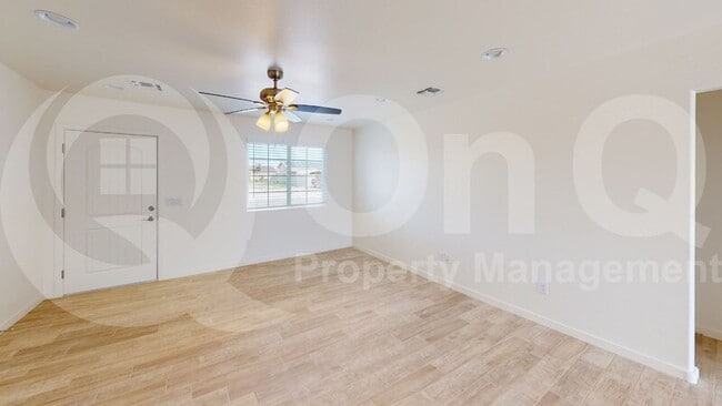 Building Photo - 9943 W Bradshaw Dr